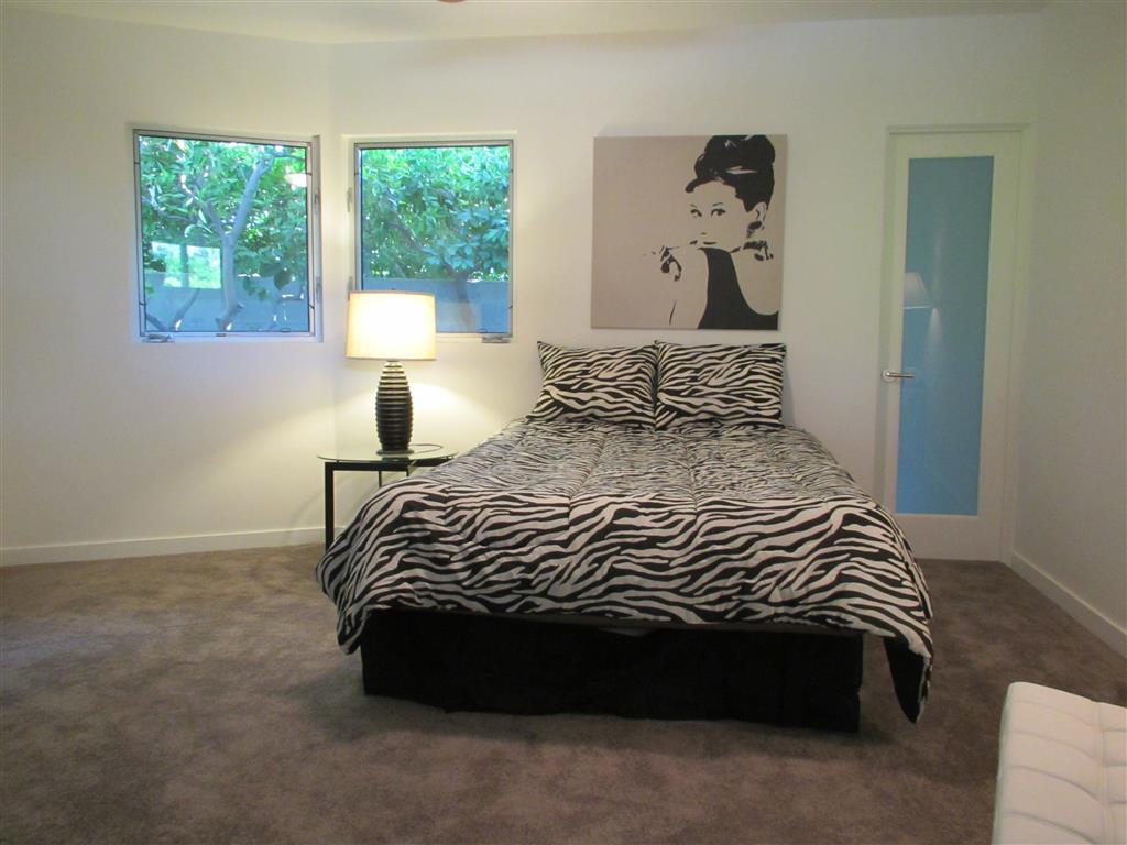 SL920 Middle Bedroom